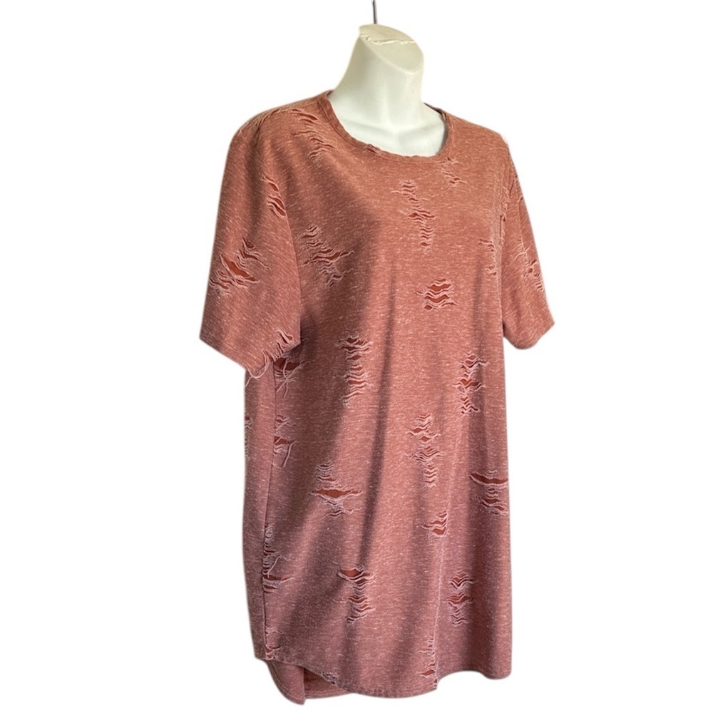 Jackson torn T-Shirt, Distressed, short sleeve, shirt tail hem, rusty orange. M